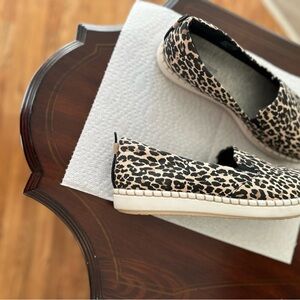 Clarks Cloudsteppers cushion soft.  Size 10. Tan/
black. Excellent condition.